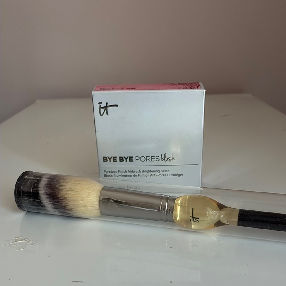 IT COSMETICS BLUSH/BRUSH - NIB - SWEET CHEEKS